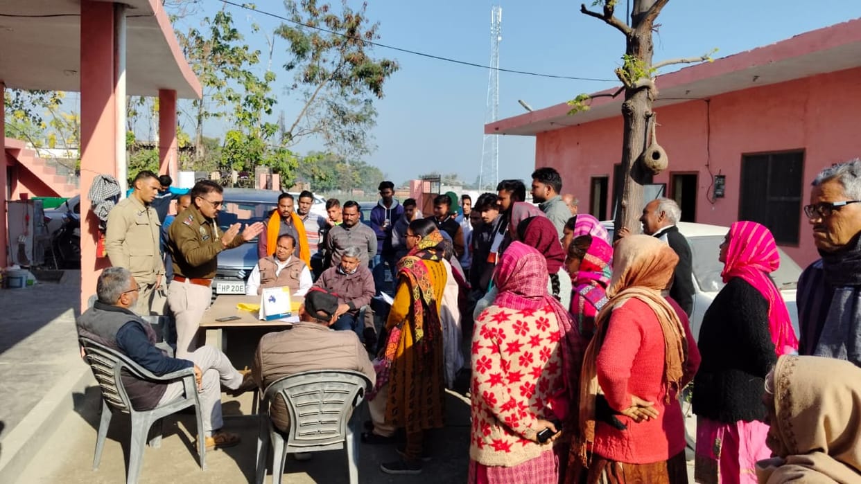 Workshop owner reached police station along with villagers in car theft case