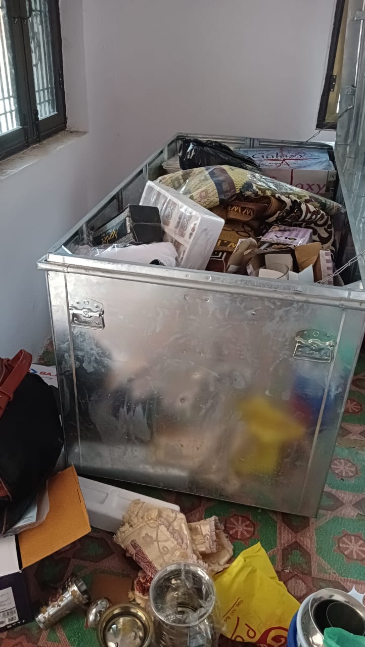 Thieves broke the lock and took away the goods