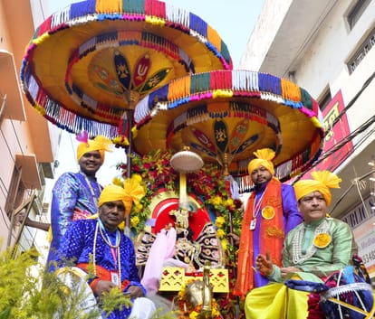 The wedding procession of Shri Krishna was taken out with much fanfare.
