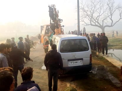 Car fell into pond under culvert, six people narrowly escaped