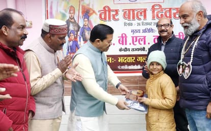 Alia and Divyanshi top in making paintings of martyr Sahibzadas