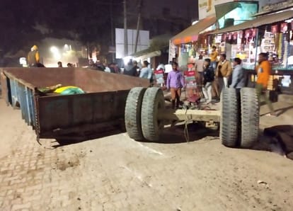 Wheels of trolley fell off in front of Ujhani station