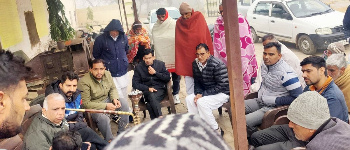 On the 37th day of the ongoing strike demanding a solution to the bean problem in Bhattu area, a team formed from the DC office reached