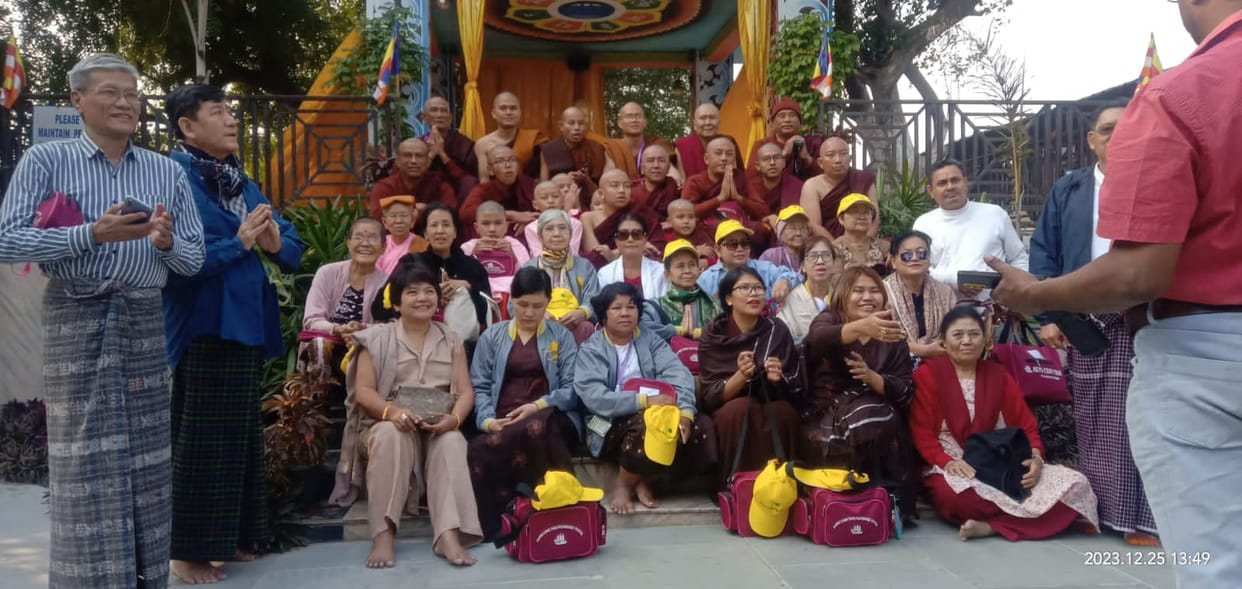 Tourists from Myanmar and Nepal worshiped Buddha's eating place