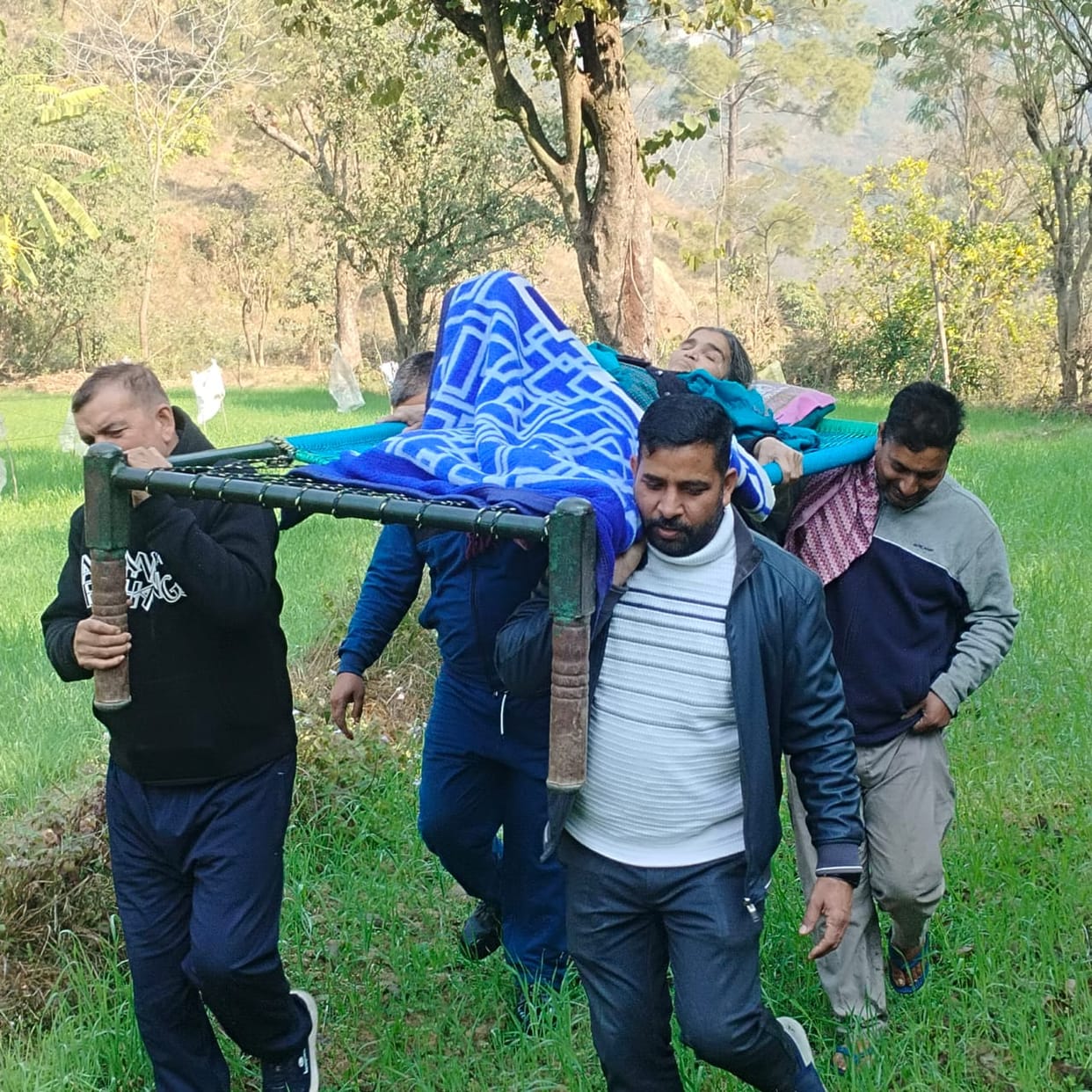 Road could not reach Paplohal village, sick Kailasho Devi taken home on cot