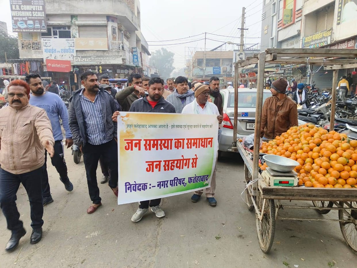 Gandhigiri showed up to remove encroachment, Pradhan took the employees along and appealed to the shopkeepers