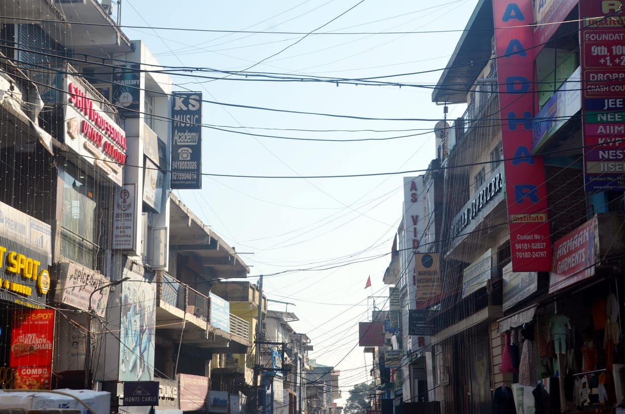 Electricity lines will be underground from Gandhi Chowk to Sabzi Mandi