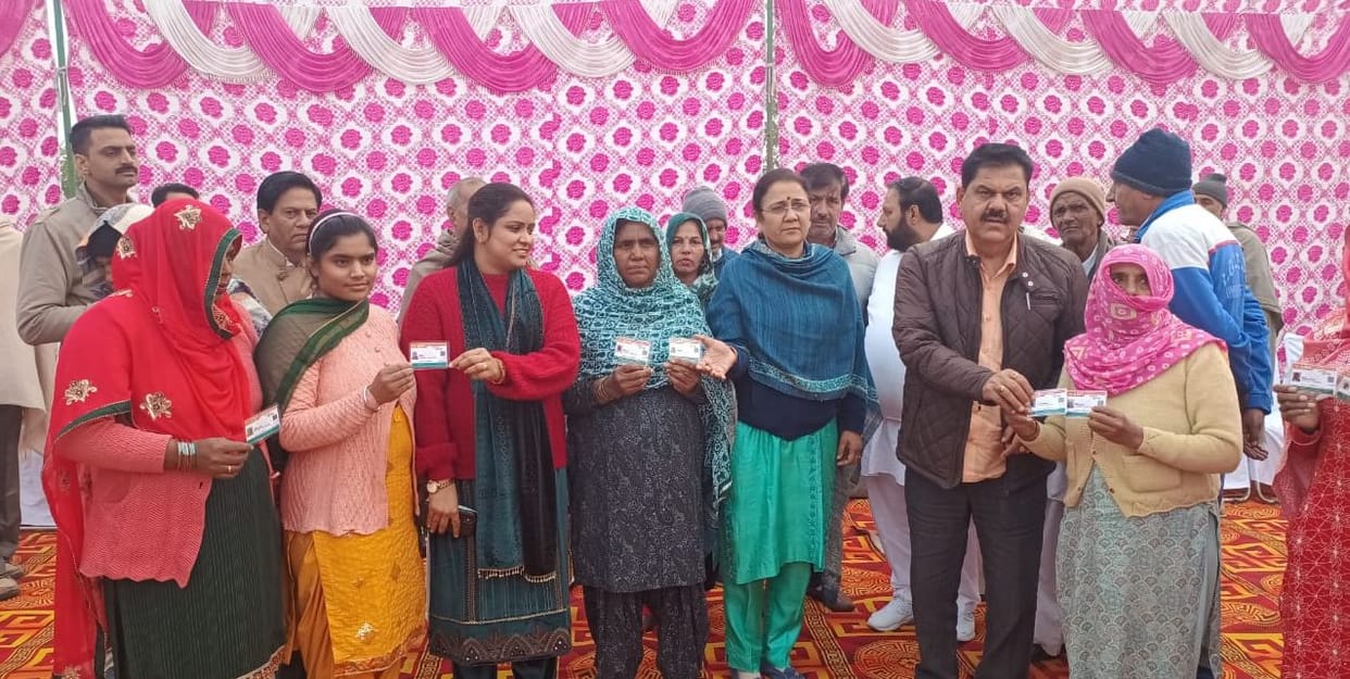 MLA laid the foundation stone of e-library to be built with Rs 25 lakh in Jati Kalan