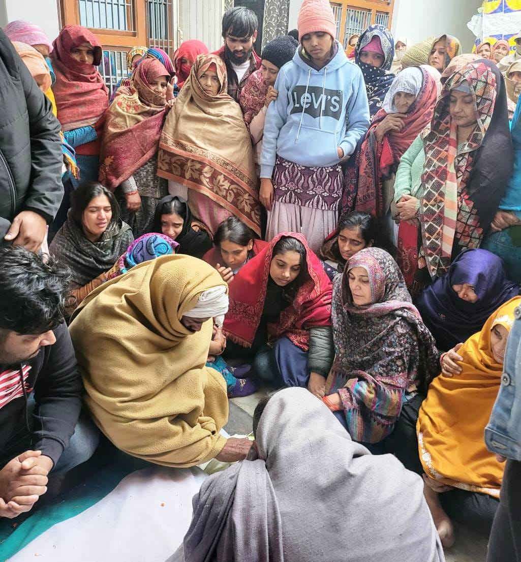 Farewell with respect, everyone's eyes filled with tears in the village