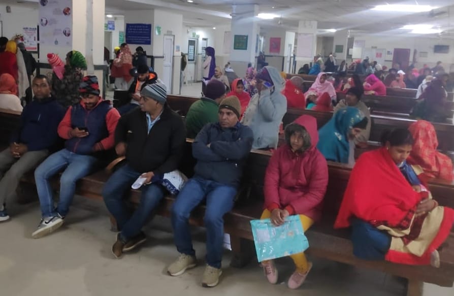 Patients returned without tests and medicines, crowd gathered in PGIMS