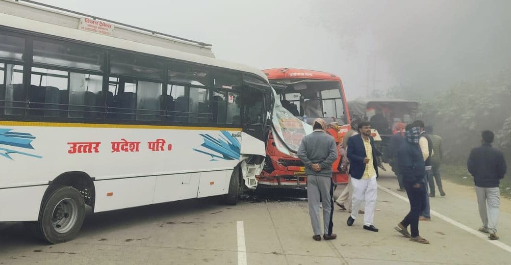 Private bus collides with roadways bus on Prayagraj-Ayodhya highway, 13 passengers including driver injured