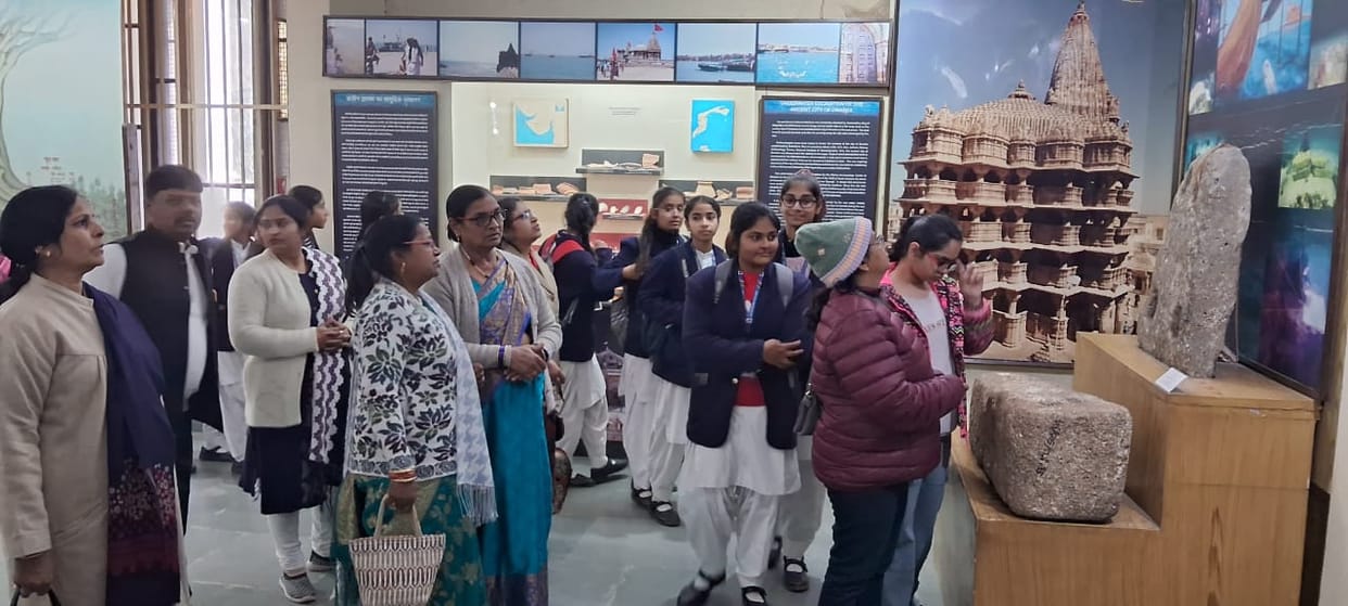 Tourists from India and abroad reached Dharmanagari who were admirers of Shri Krishna's pastimes on Geeta Mahotsav.
