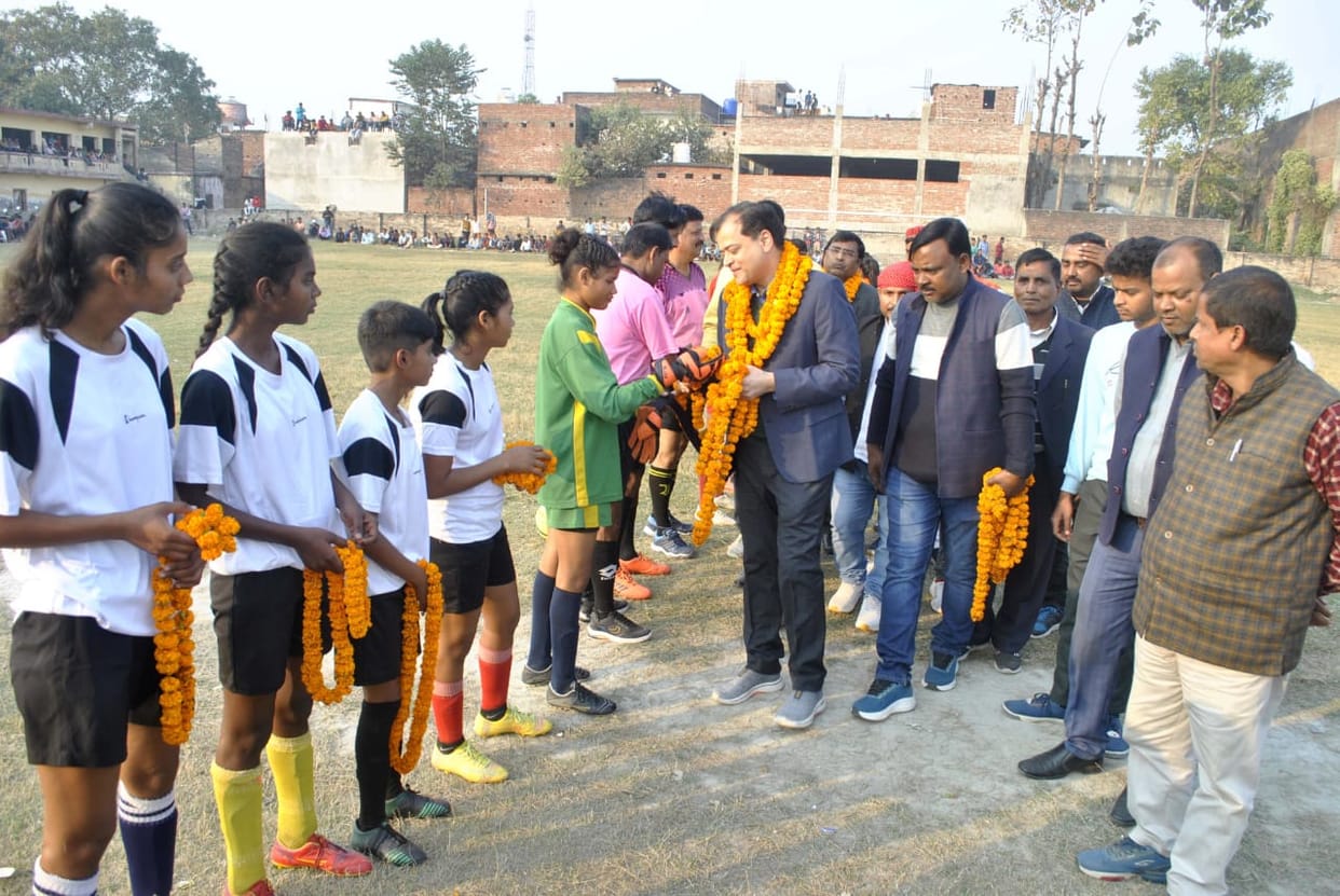 Deoria defeated Ballia in women's football competition