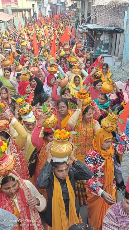Crowd gathered in worshiped Akshat Kalash Yatra