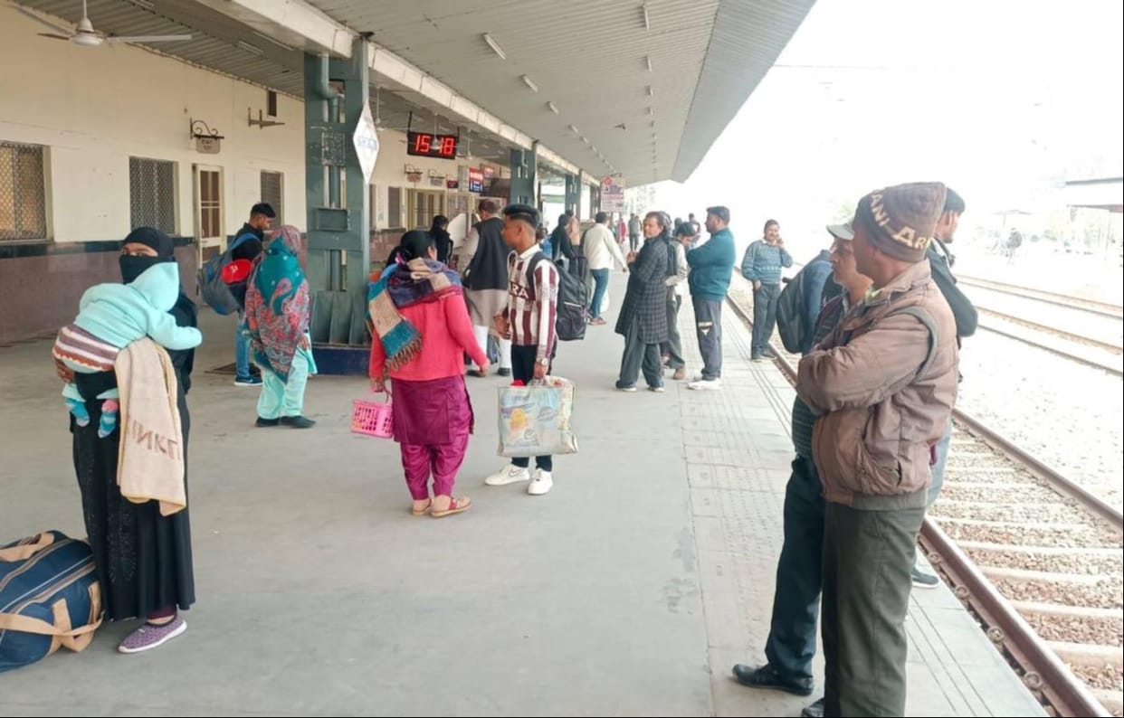 Rail traffic affected due to ongoing work on the track and fog