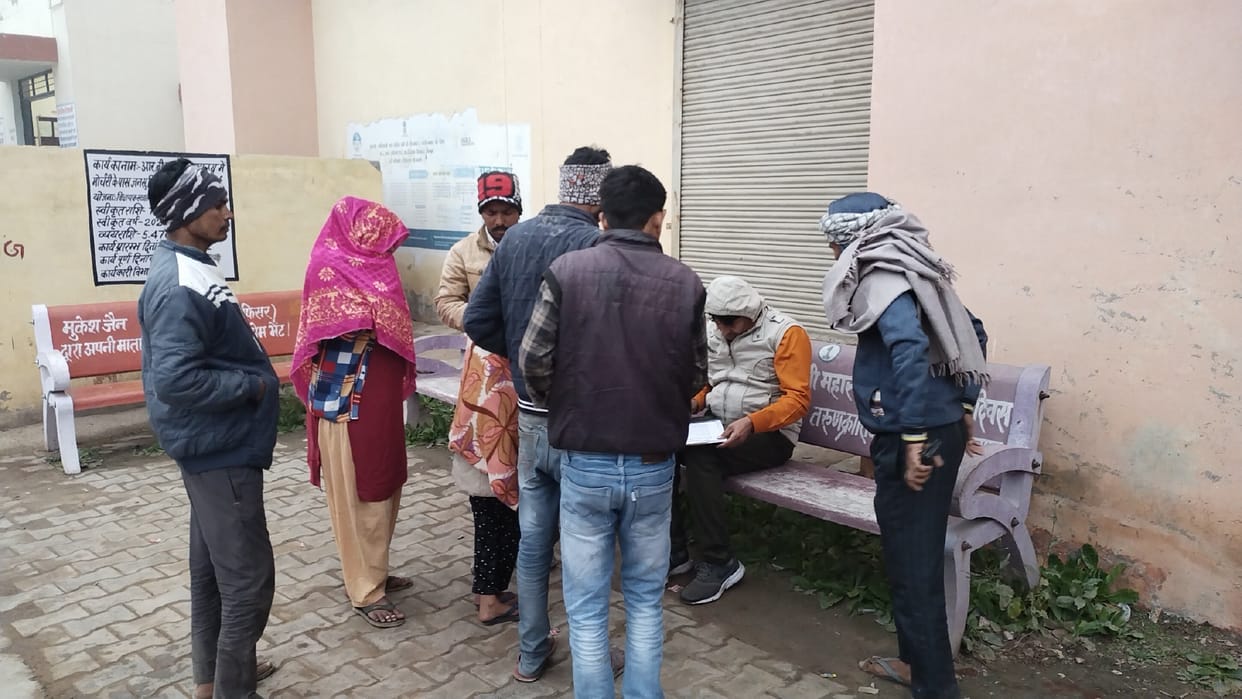 Wife gives milk to husband mixed with poisonous substance, death
