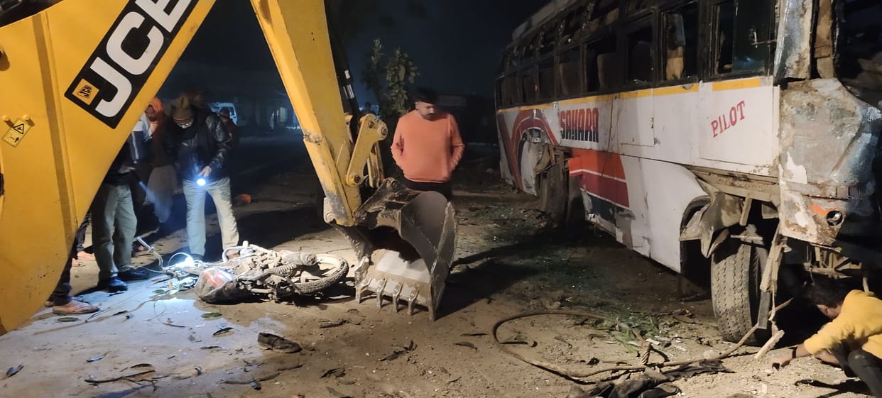 Two bikers trapped in the bus were dragged 300 meters