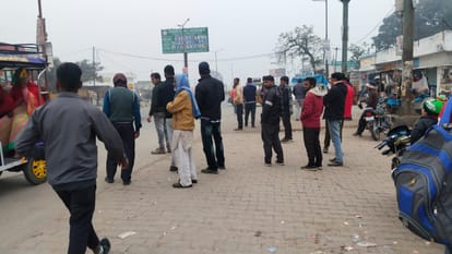 Private vehicle drivers remain on strike, people wander for ride