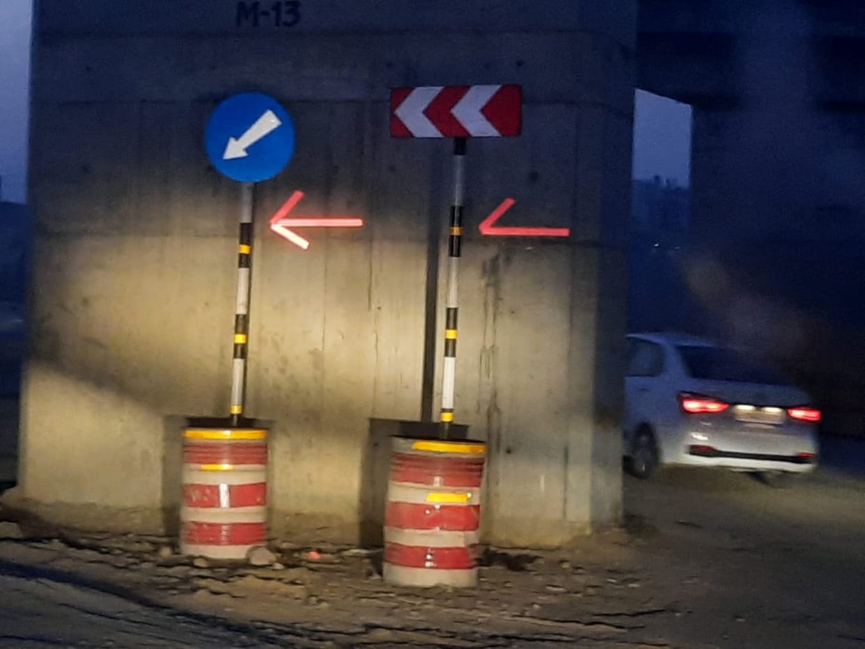 fog, signage and reflectors