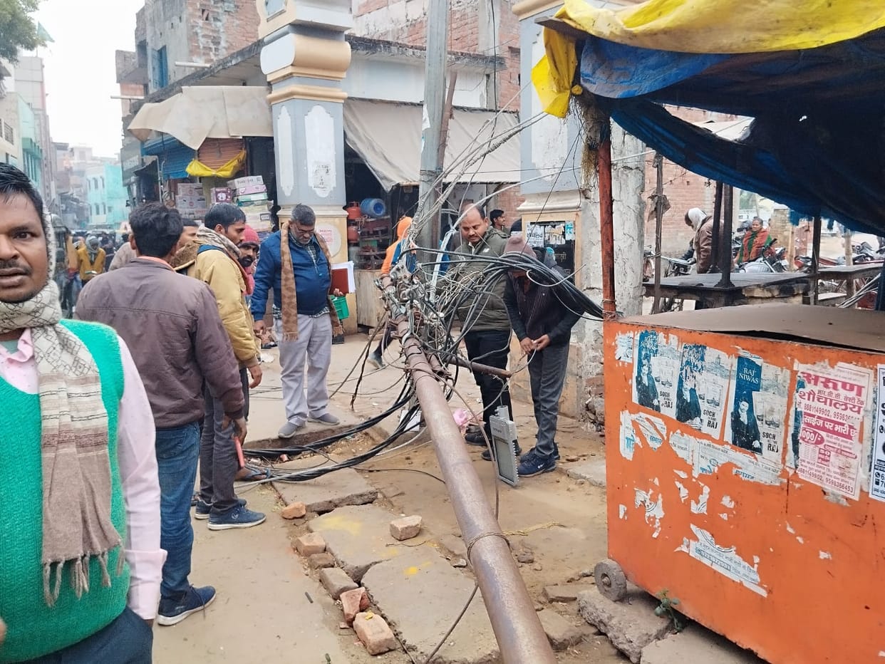 pole fell down