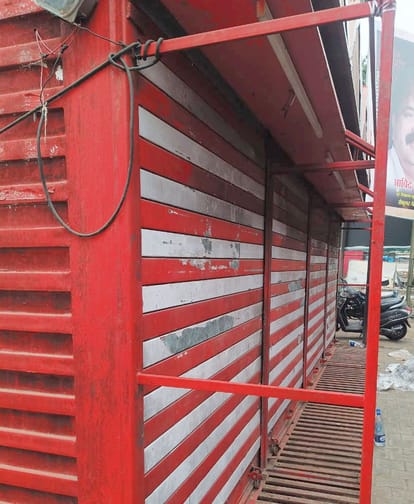 Municipality again locked temporary shops