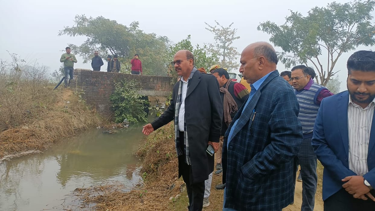 AE and JE reprimanded for negligence in silt cleaning