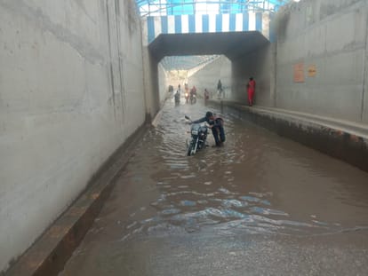 Pass through water through underpass in harsh winter, face lawsuit if you protest