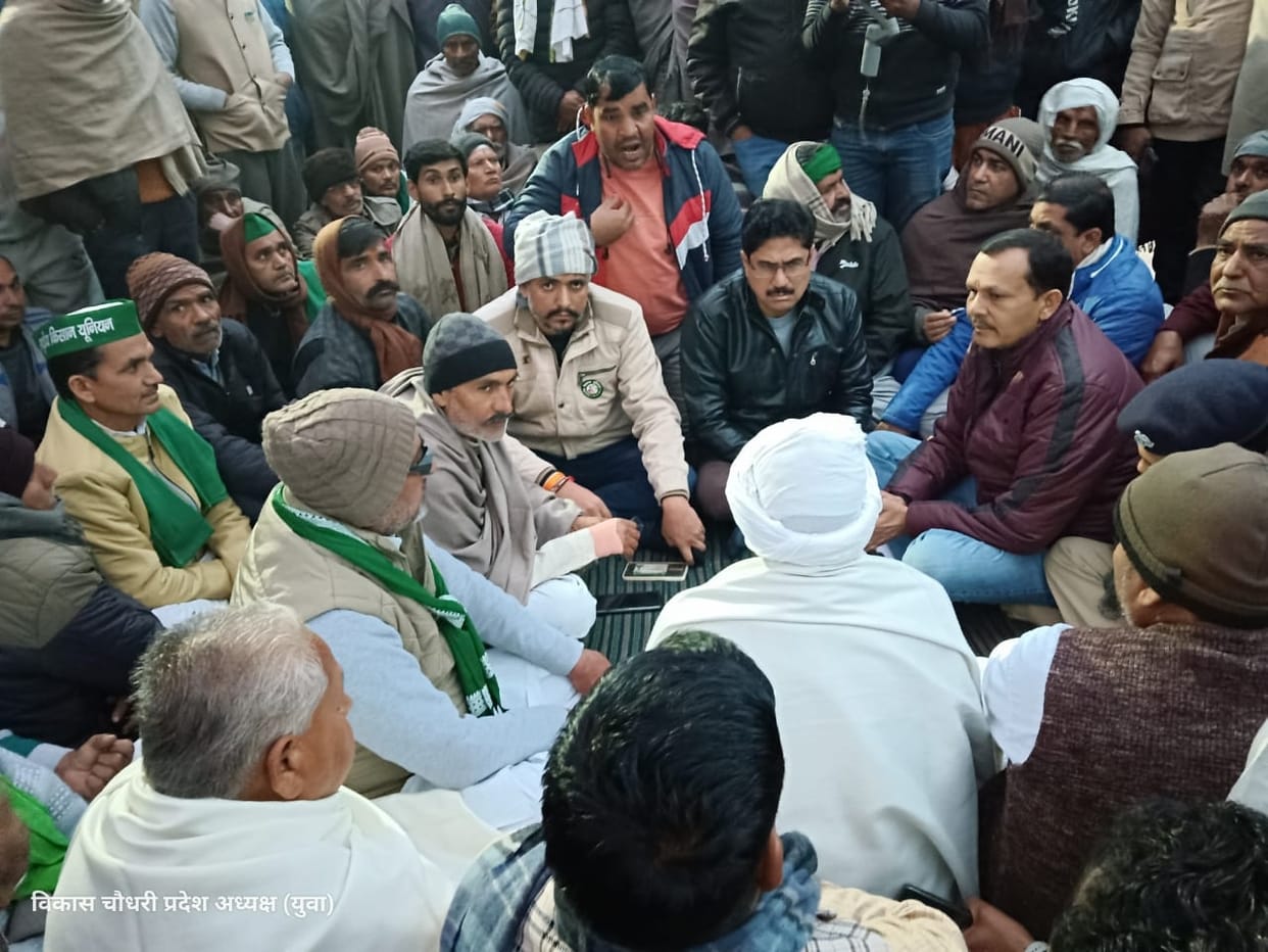 Made the officers who reached the protest site sit together