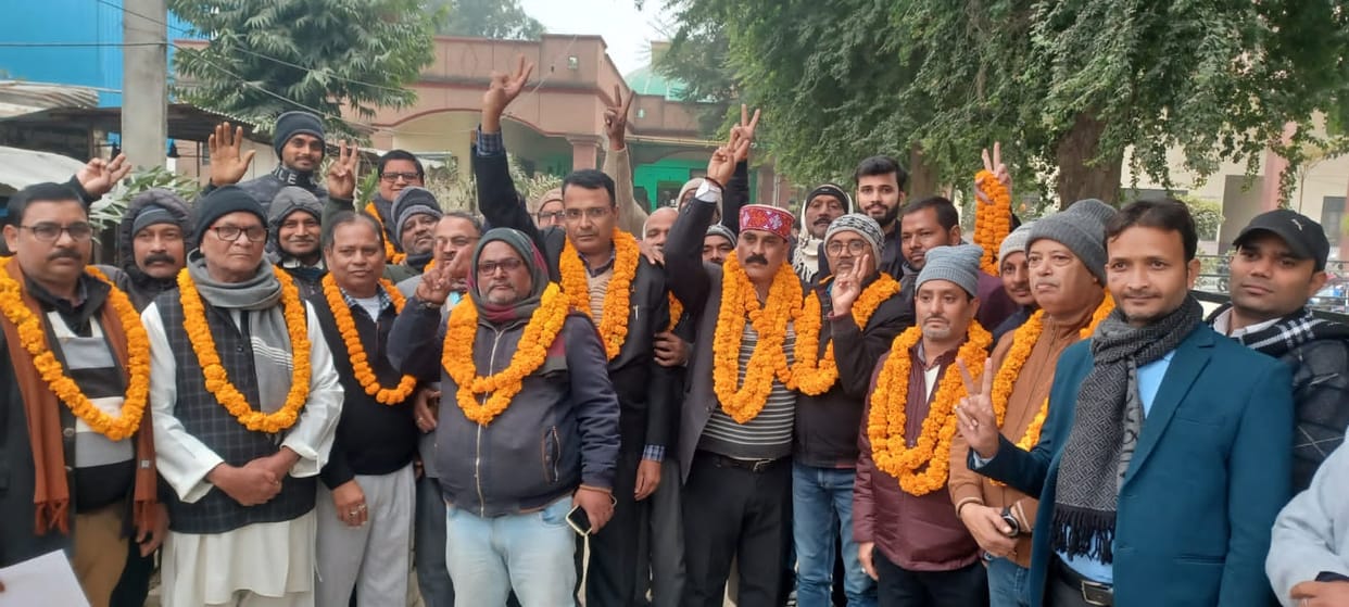 Kaptanganj Collectorate Bar: Vinod elected president and Umesh elected general secretary.