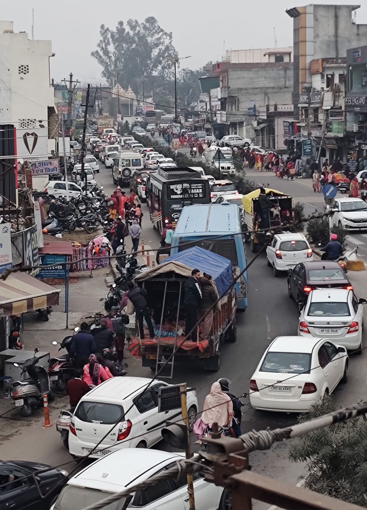 Bumper sale on the last day of the year, traffic system fails on the road