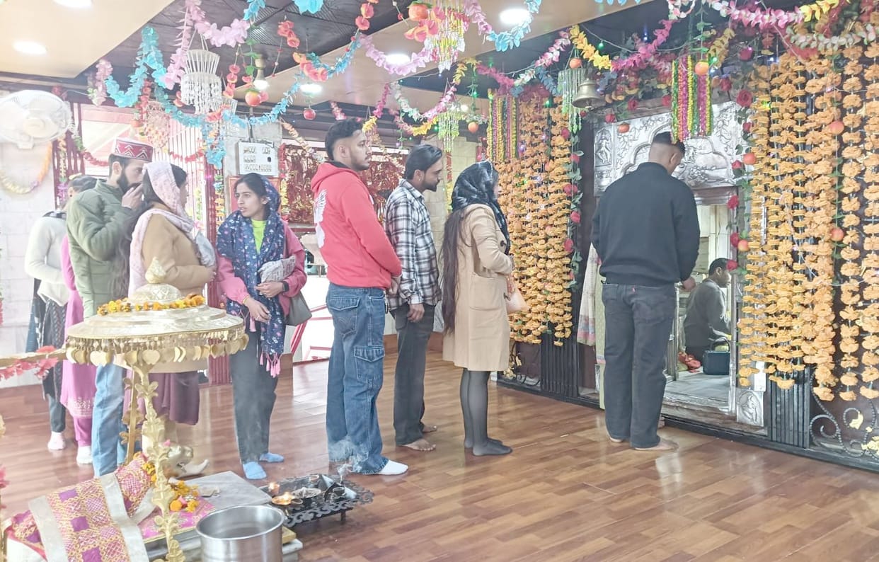 Two thousand devotees paid obeisance at Bhalai temple on New Year
