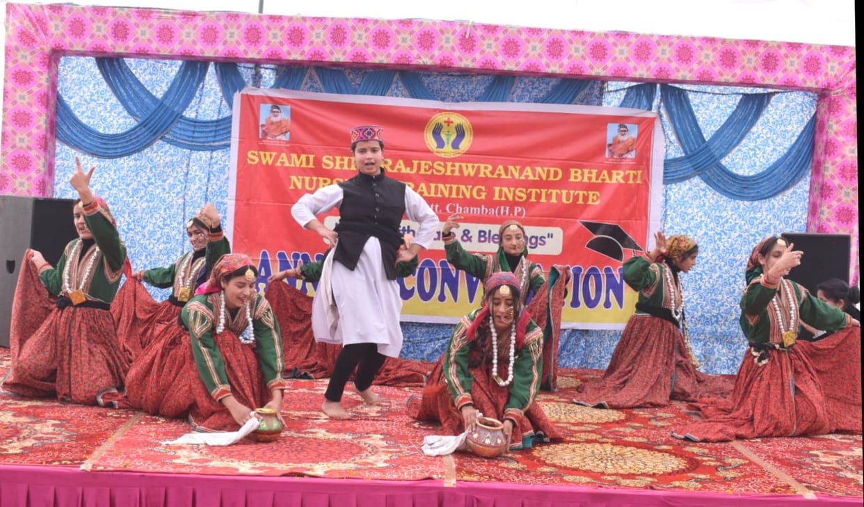 Pathania honored the trainee who completed GNM course by giving her degree.