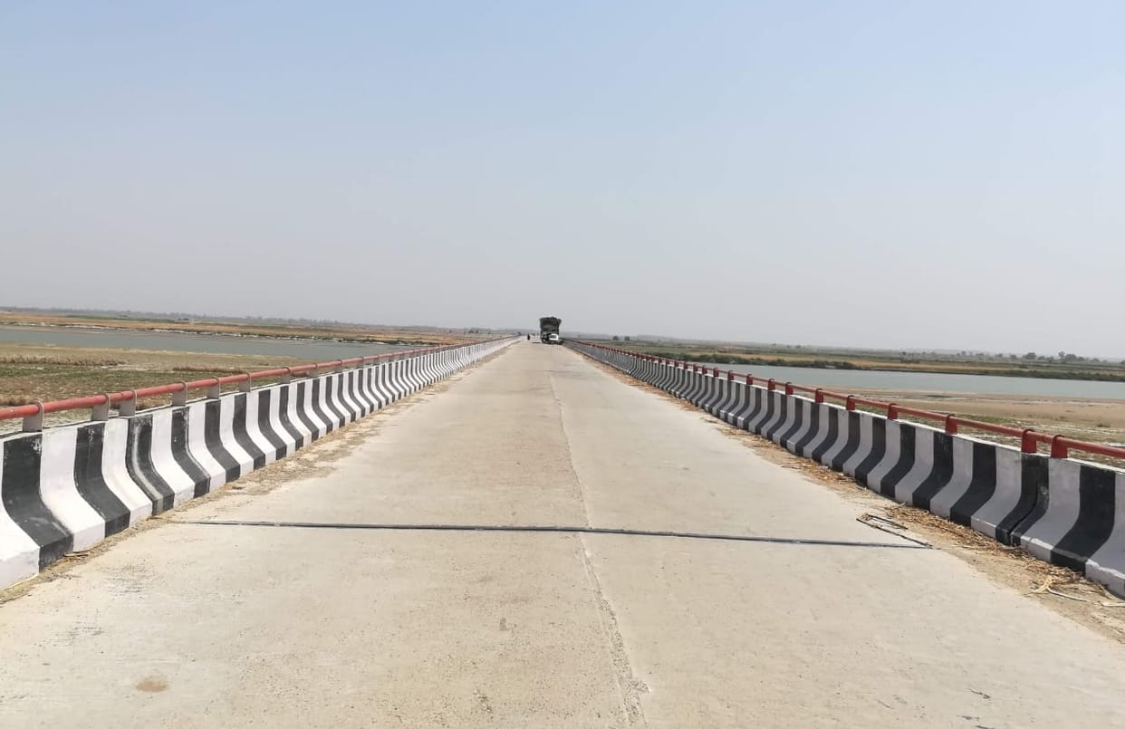 Guide dam will be constructed on Narnaur bridge to save the road from Ganga.