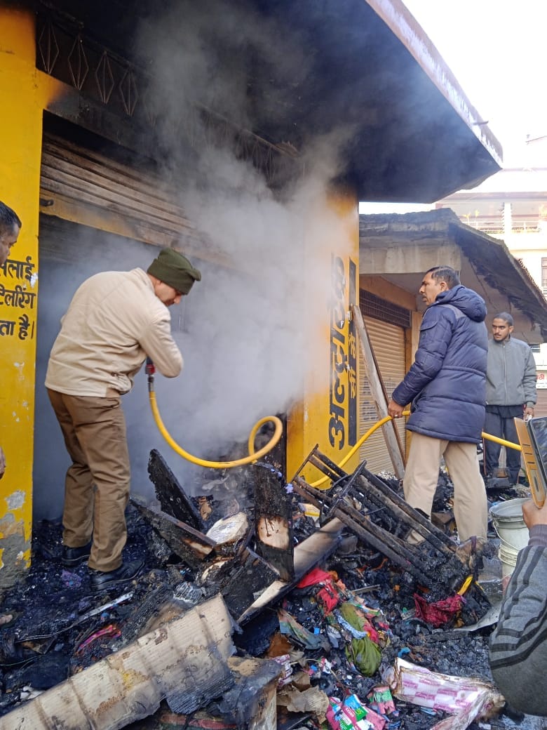 Shop's goods burnt in Budhwin, loss worth lakhs