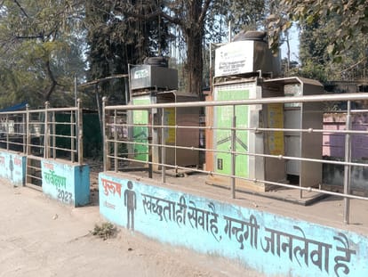 E-toilet is in ruins, even the lock of the toilet of the medical college did not open.
