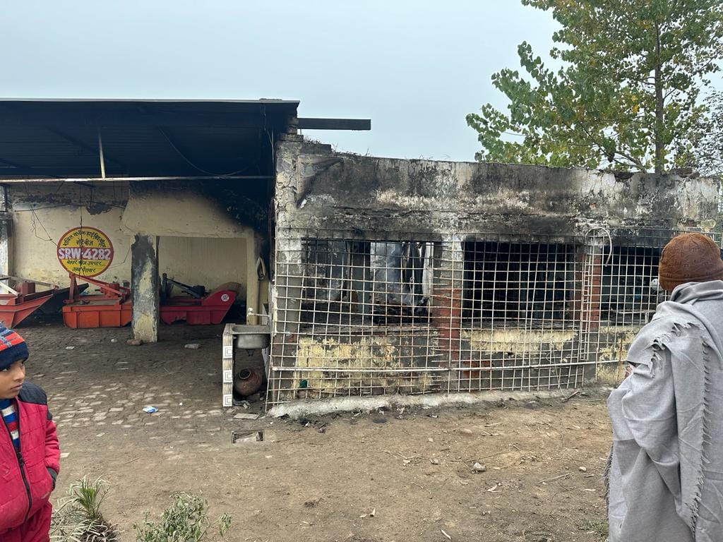 Goods and cash worth lakhs of rupees burnt to ashes due to fire in house and dhaba.