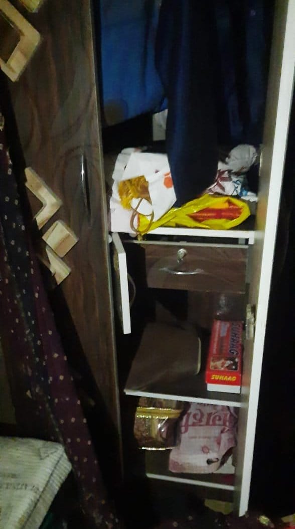 Landlord in Mumbai, thieves searched his house, looted lakhs