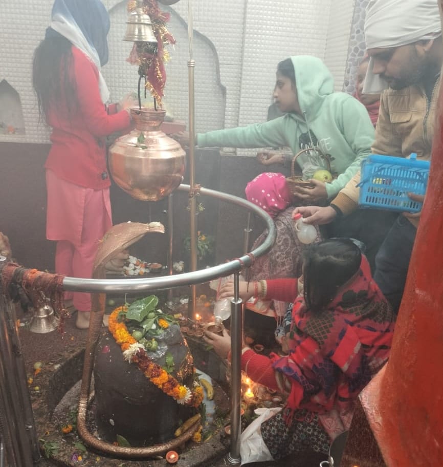 Crowd of devotees gathered in temples on the first day of New Year