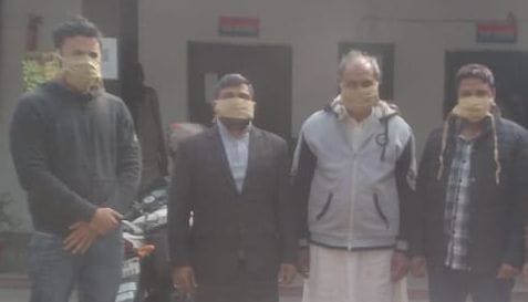Four were arrested for making fake documents to send abroad