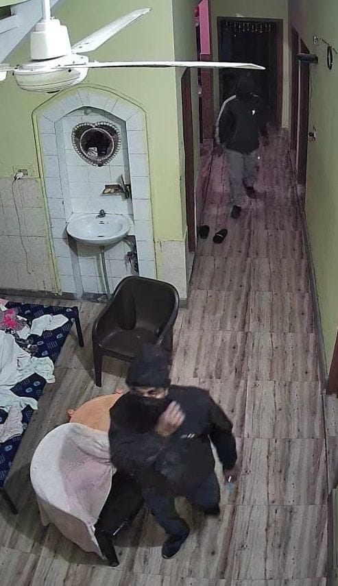 Youth were stealing by breaking the lock in the house, caught by CCTV