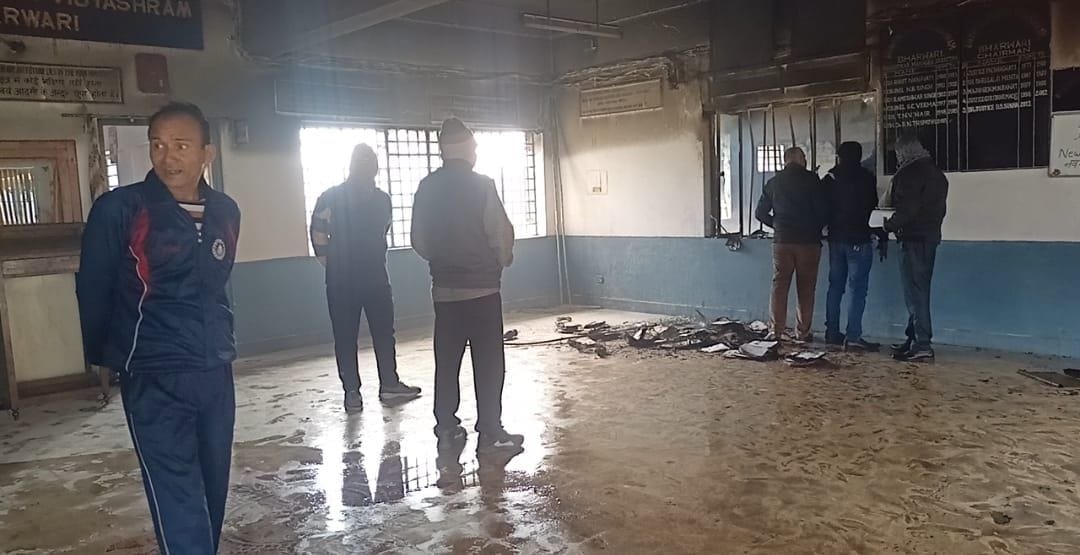 Fire broke out due to short circuit in Bhavans Mehta Vidyashram, loss worth lakhs