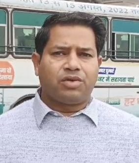 Wheels of private roadways bus going to Meerut stopped, returned
