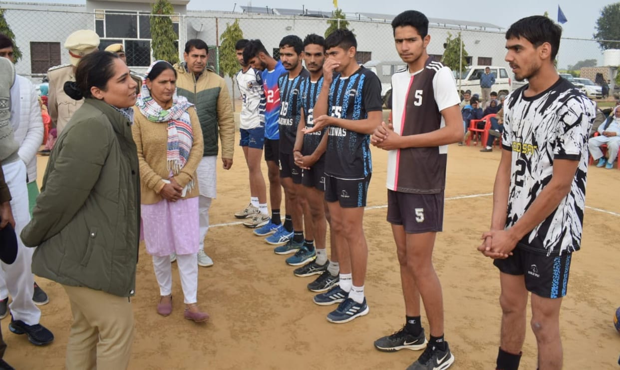 Police team won people's hearts even after losing the volleyball match