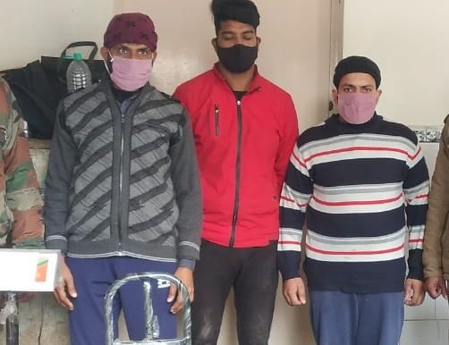 Illegal animal slaughtering was done by hiding in the house, police caught three
