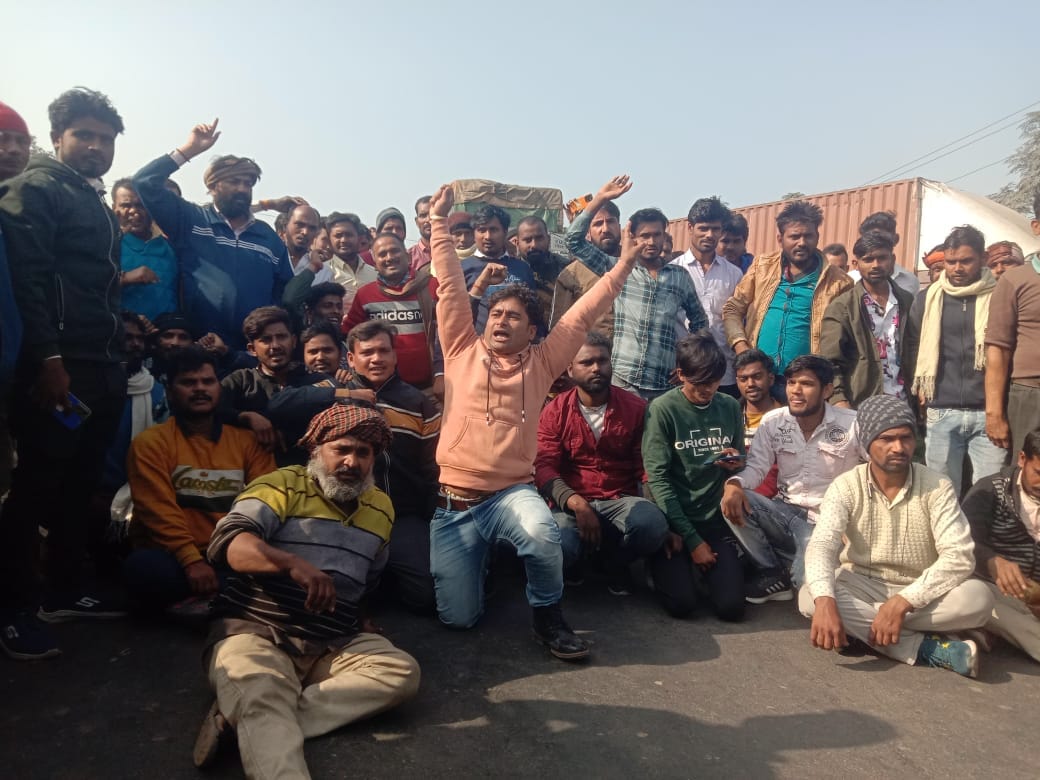 Bus drivers go on strike in protest against the new Motor Vehicle Act, truck drivers jammed