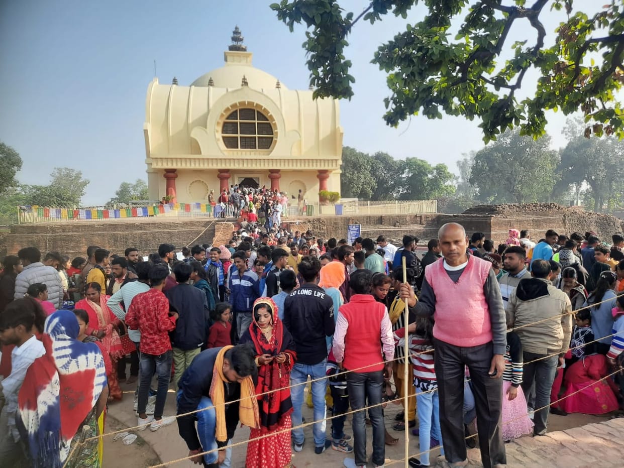 Crowd of visitors gathered to see the reclining statue of Mahatma Buddha