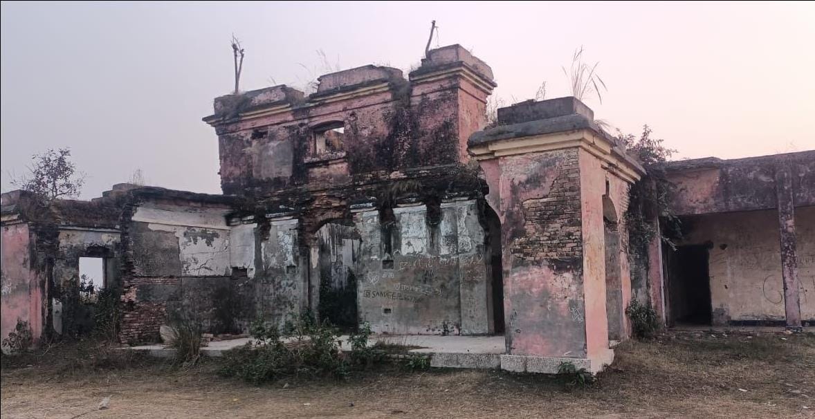 There was once the glory of the British era, now it is breaking apart.