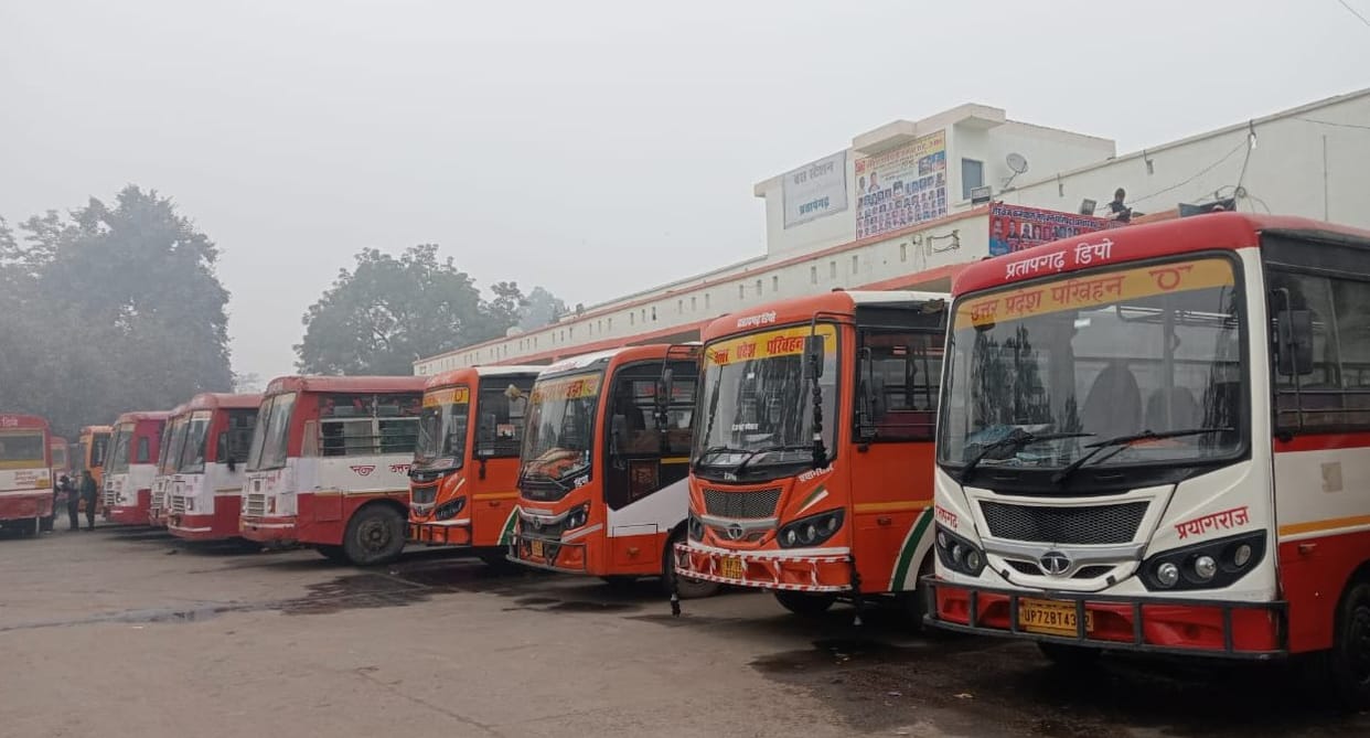 Bus and truck wheels jammed, passengers remain worried