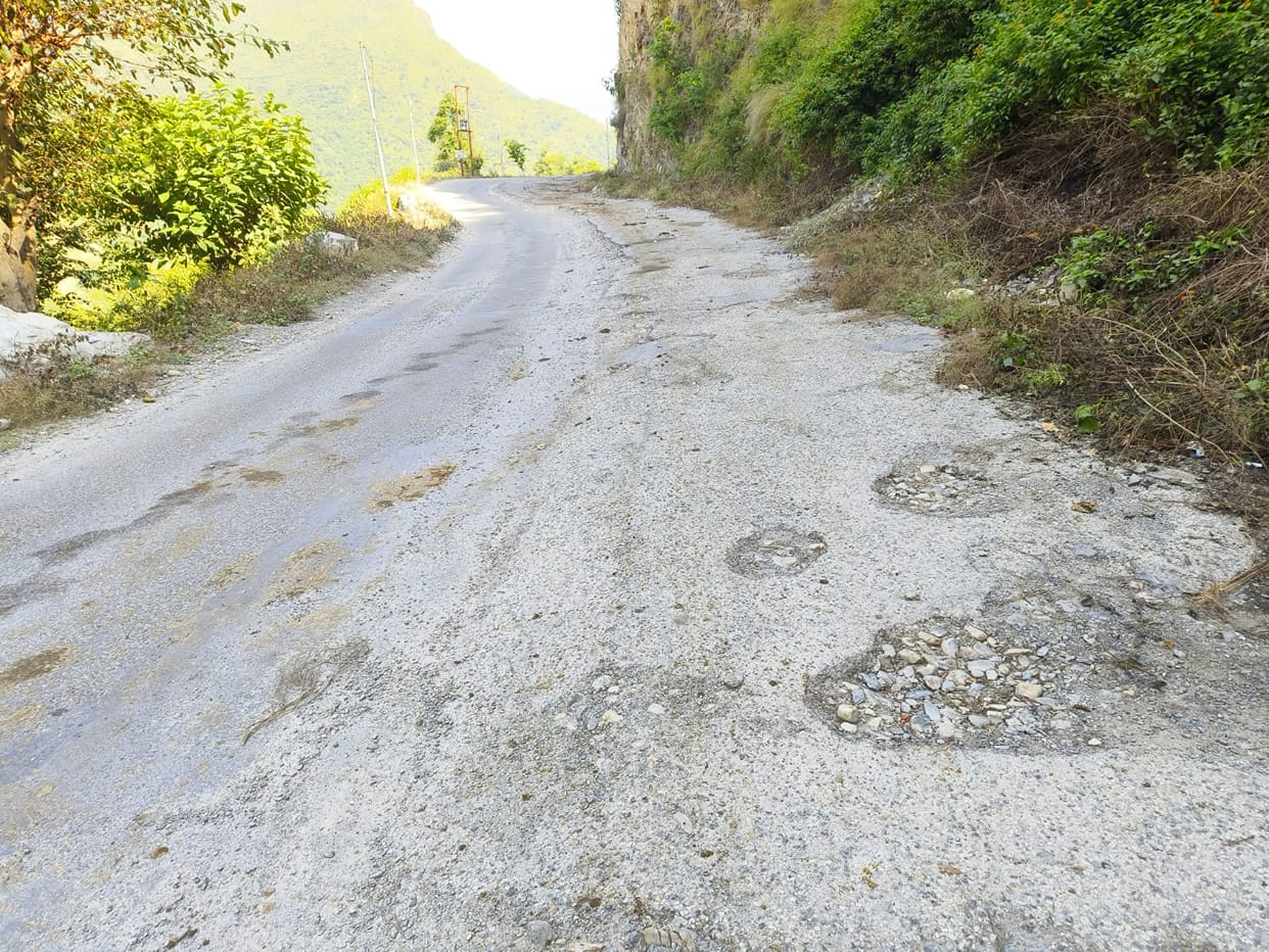 Delhi-Yamunotri Highway is in bad condition due to lack of repair