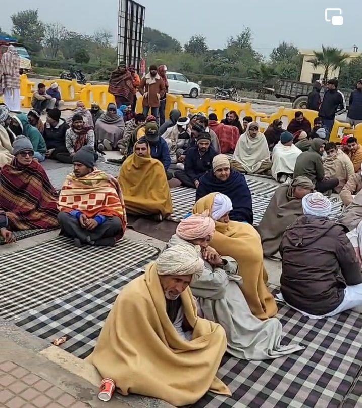 Private bus drivers started protest at Baddowala toll